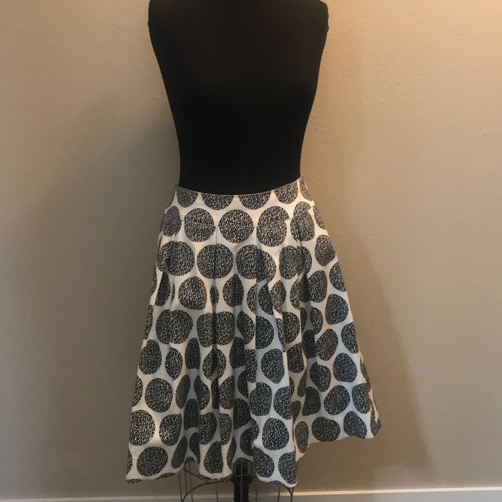 Sz 6 Midi skirt White House Black Market